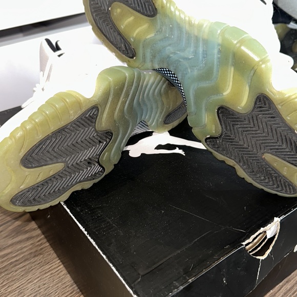 Used Air Jordan 11 retro GS 6.5Y white/legend-blue black - Picture 5 of 6
